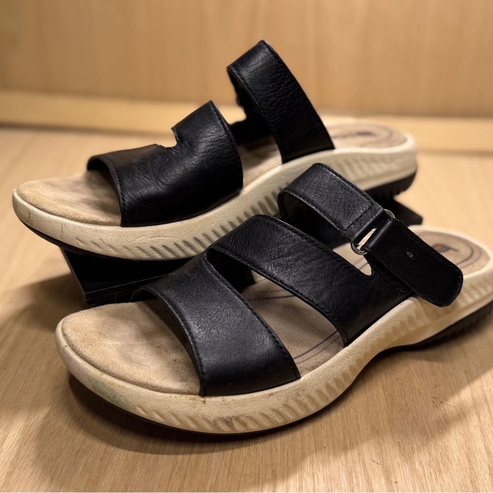 BIONICA Avoca Black Leather Sandals Slides 7.5
